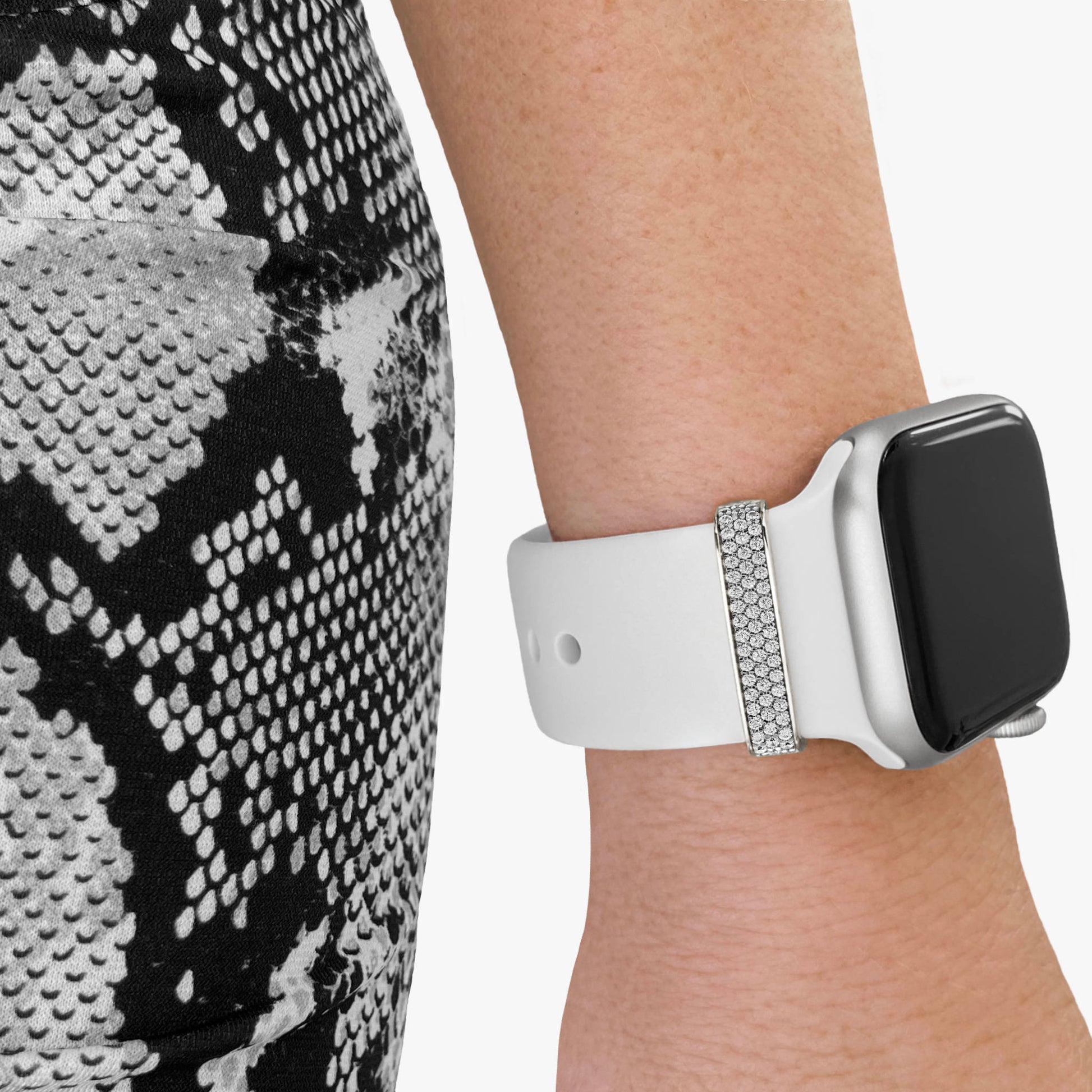  Pamoro®Loop für dein Apple Watch Sportarmband  -  Schmuck Charm in echt Silber rhodiniert - 55 weiße Cubic Zirkonia im Brillantschliff